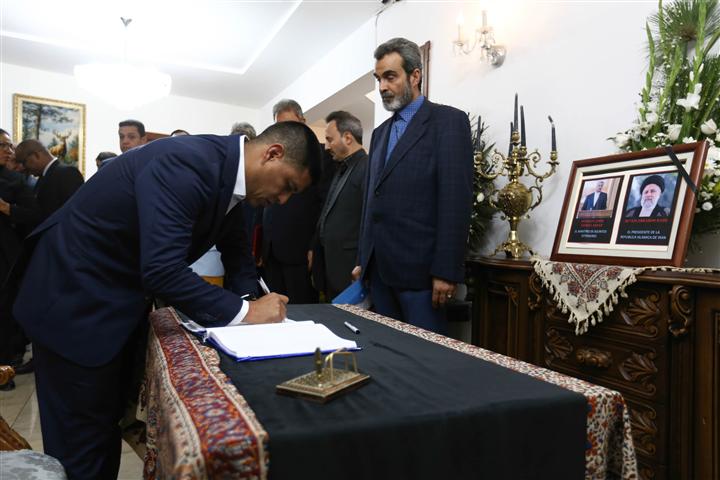 venezueladiputados-entregan-acuerdo-y-firman-libro-en-embajada-irani