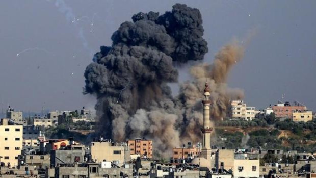 Almeno 14 palestinesi sono stati martirizzati nei bombardamenti israeliani