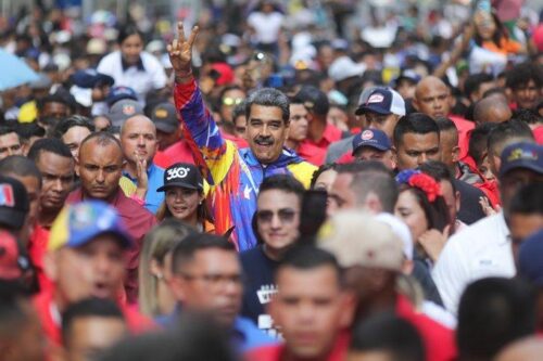 presidente-de-venezuela-entrego-financiamiento-a-la-juventud