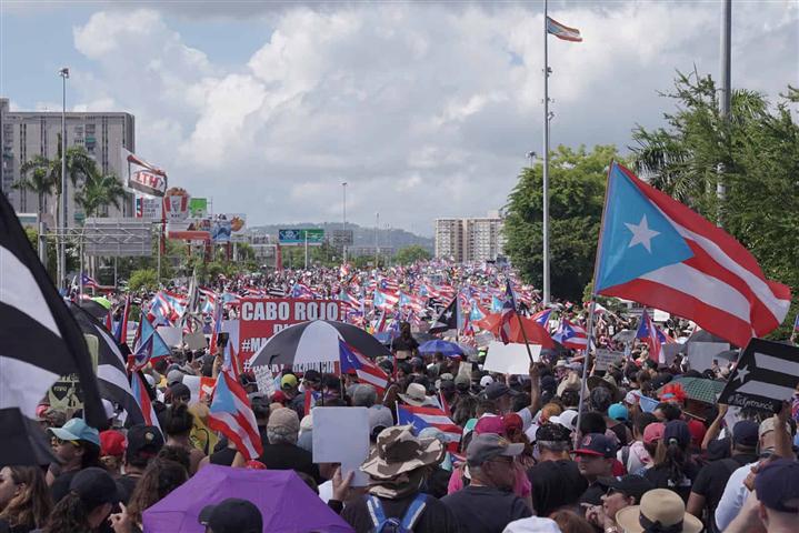 miles-marcharon-en-reclamo-de-sus-derechos-en-puerto-rico