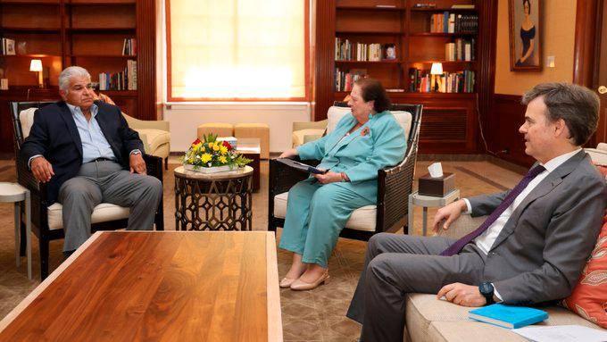dialogan-presidente-electo-de-panama-y-embajadora-eeuu