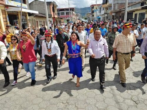 indigenas-shuar-en-ecuador-marchan-contra-la-mineria