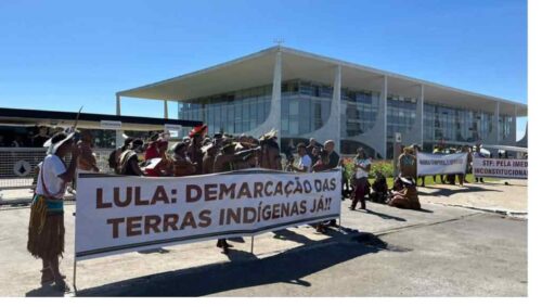 indigenas-protestan-en-brasilia-por-demarcacion-de-tierras