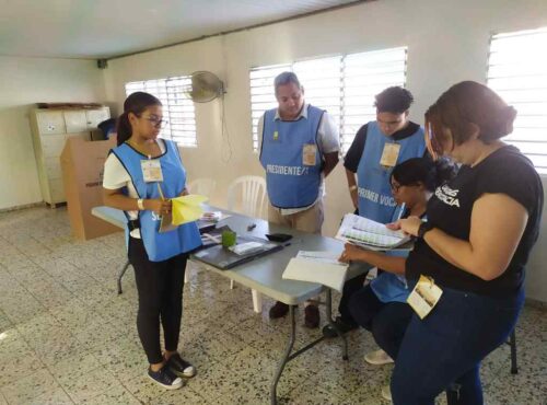 avanza-conteo-de-votos-en-la-republica-dominicana