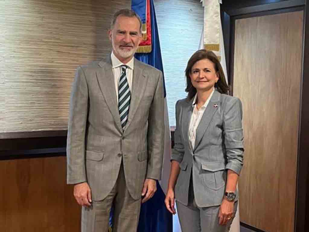 vicepresidenta-dominicana-recibe-al-rey-felipe-vi-durante-escala