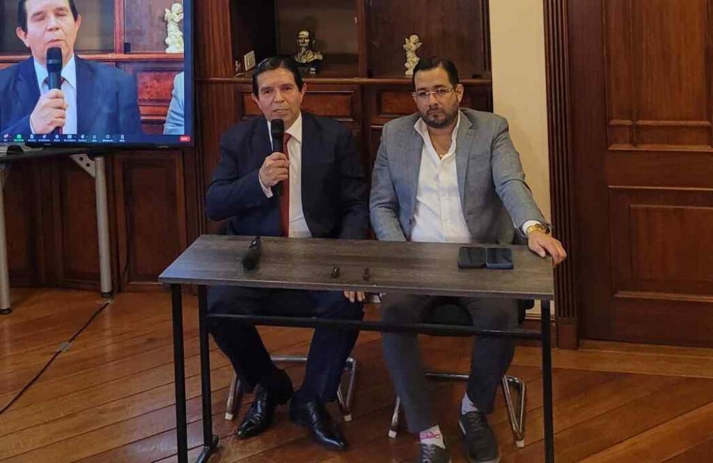 juristas-internacionales-abogan-por-libertad-de-glas-en-ecuador