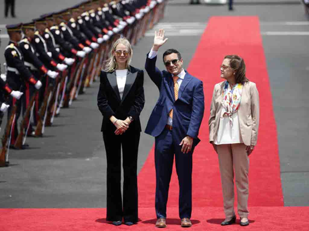 arribo-a-el-salvador-presidente-de-ecuador