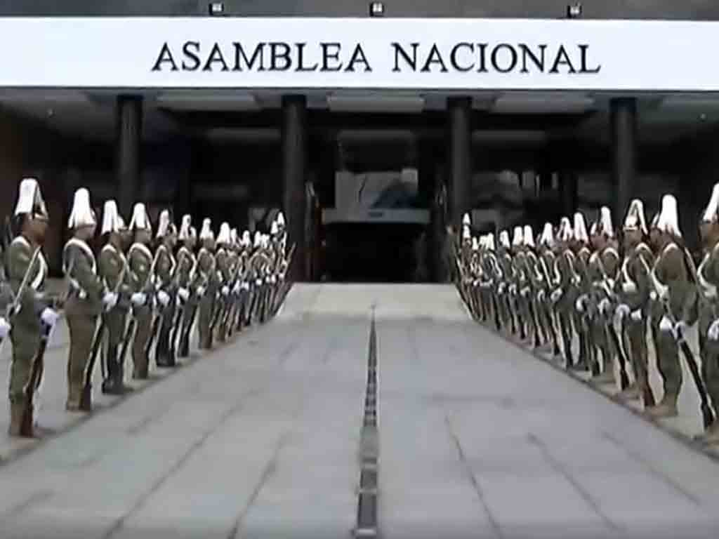 refuerzan-seguridad-de-parlamento-ecuatoriano-para-informe-de-noboa