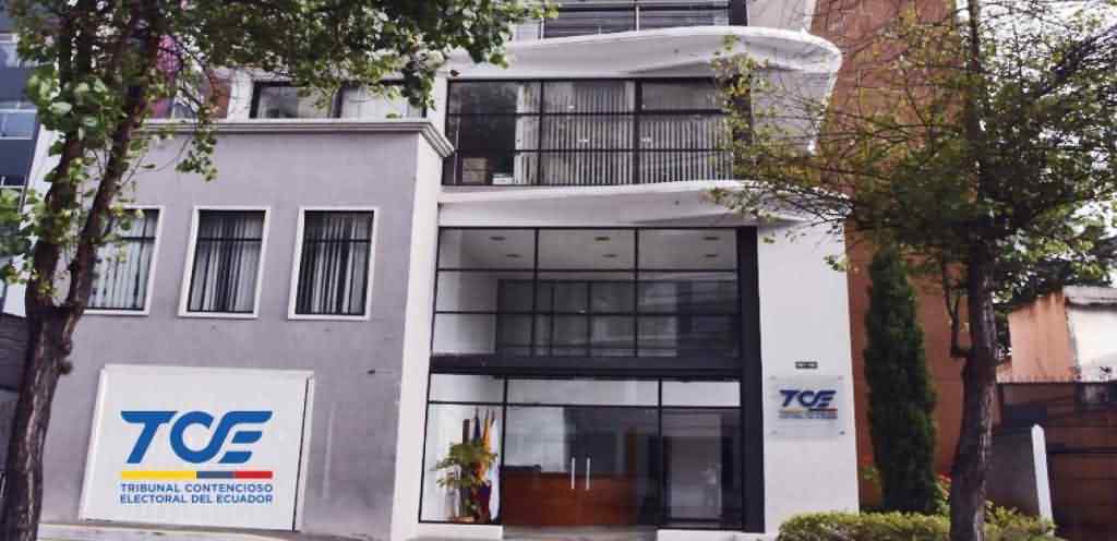 denuncian-al-presidente-de-ecuador-por-infraccion-electoral