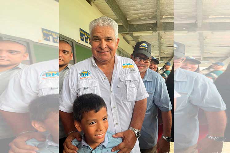 José Raul Molino guida il voto per il presidente di Panama