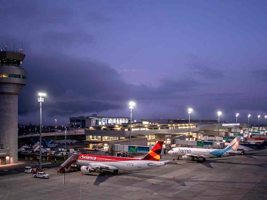 cierran-aeropuerto-de-ecuador-por-ataque-de-delincuentes-a-aeronave