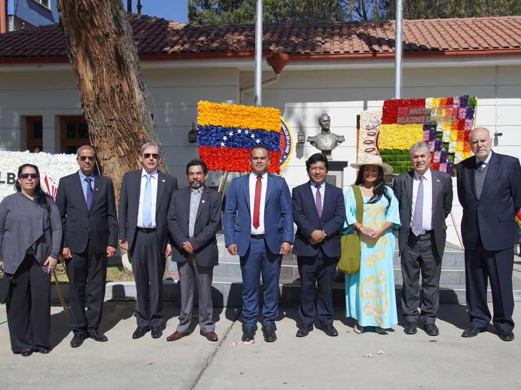 rinden-tributo-en-bolivia-a-fuerza-armada-nacional-bolivariana