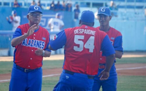 abundante-bateo-y-marca-personal-distinguen-jornada-de-beisbol-cubano