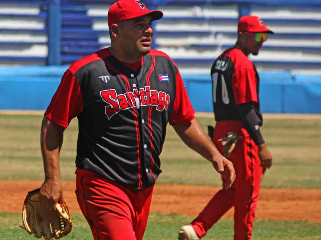 santiago-de-cuba-mantiene-invicto-en-postemporada-beisbolera-cubana