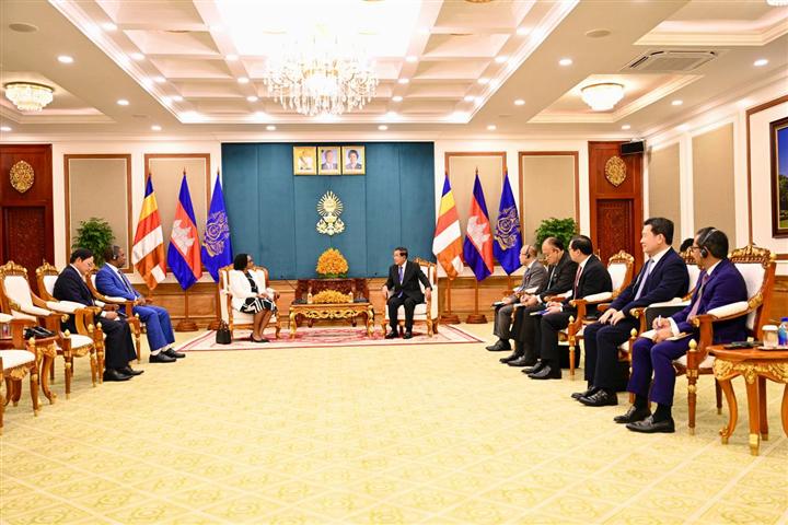 presidente-senado-de-cambodia-reitera-apoyo-a-cuba-contra-bloqueo