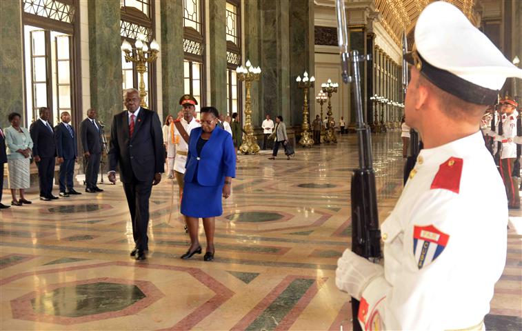 dialogan-en-la-habana-titulares-parlamentarios-de-cuba-y-mozambique
