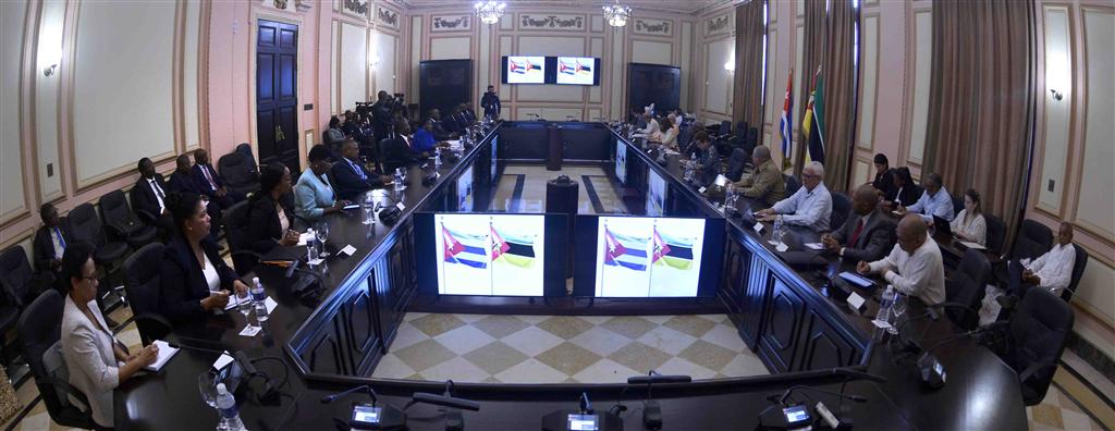 dialogan-en-la-habana-titulares-parlamentarios-de-cuba-y-mozambique