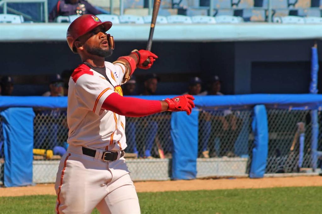 matancero-norona-ingresa-en-el-club-15-15-del-beisbol-cubano