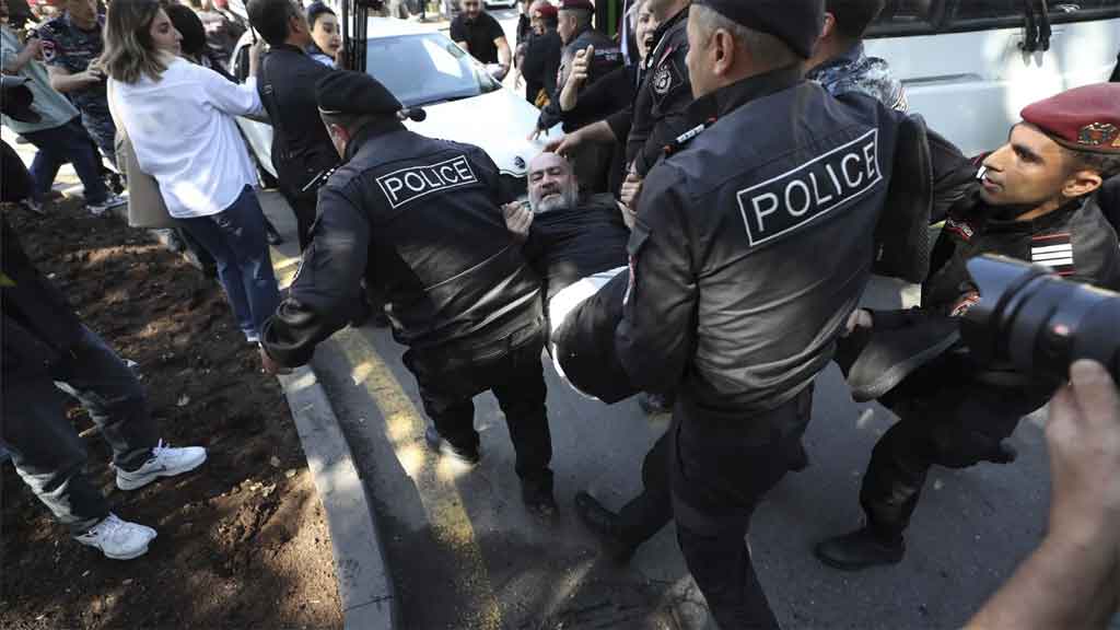 numerosos-heridos-durante-protestas-en-capital-armenia