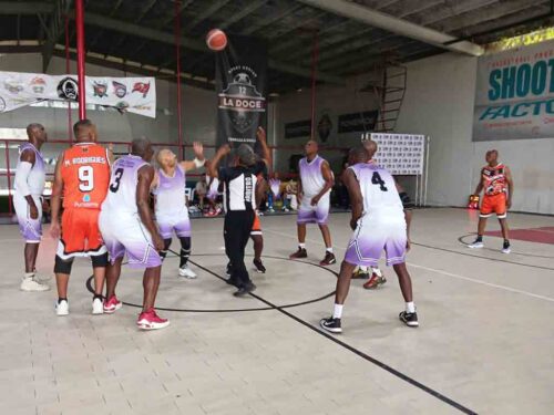 baloncestistas-de-cuba-en-torneo-de-veteranos-en-panama