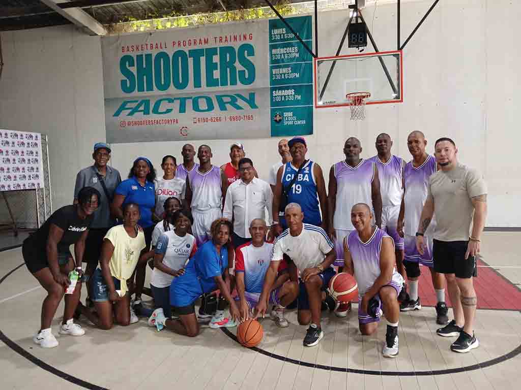 baloncestistas-de-cuba-en-torneo-de-veteranos-en-panama