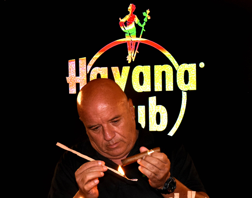 cocteleria-y-habanos-maridan-para-celebrar-a-cantineros-de-cuba