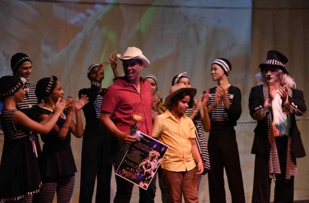 el-arte-de-la-pantomima-despierta-emociones-en-cuba/