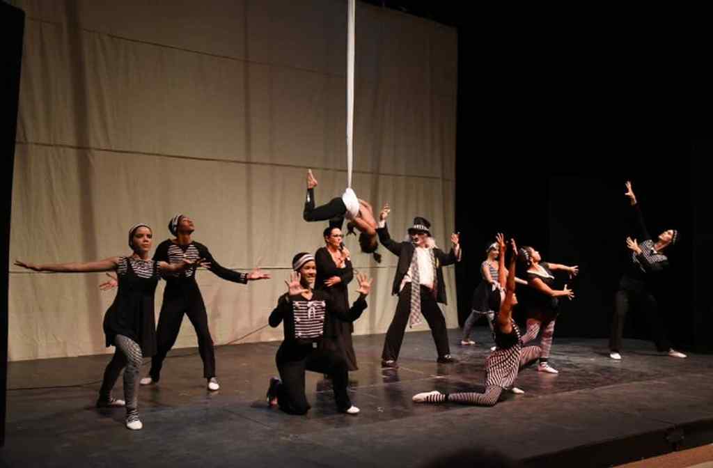 el-arte-de-la-pantomima-despierta-emociones-en-cuba/