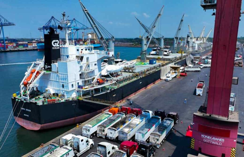 senalan-acumulacion-de-buques-en-portuaria-quetzal-de-guatemala