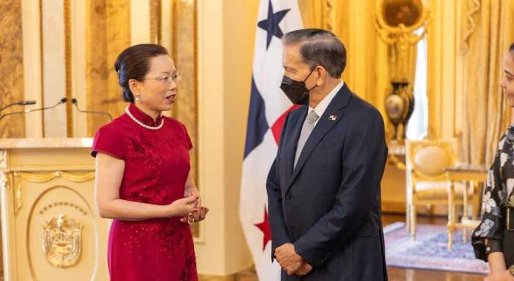 seis-embajadores-presentan-cartas-credenciales-a-presidente-panameno