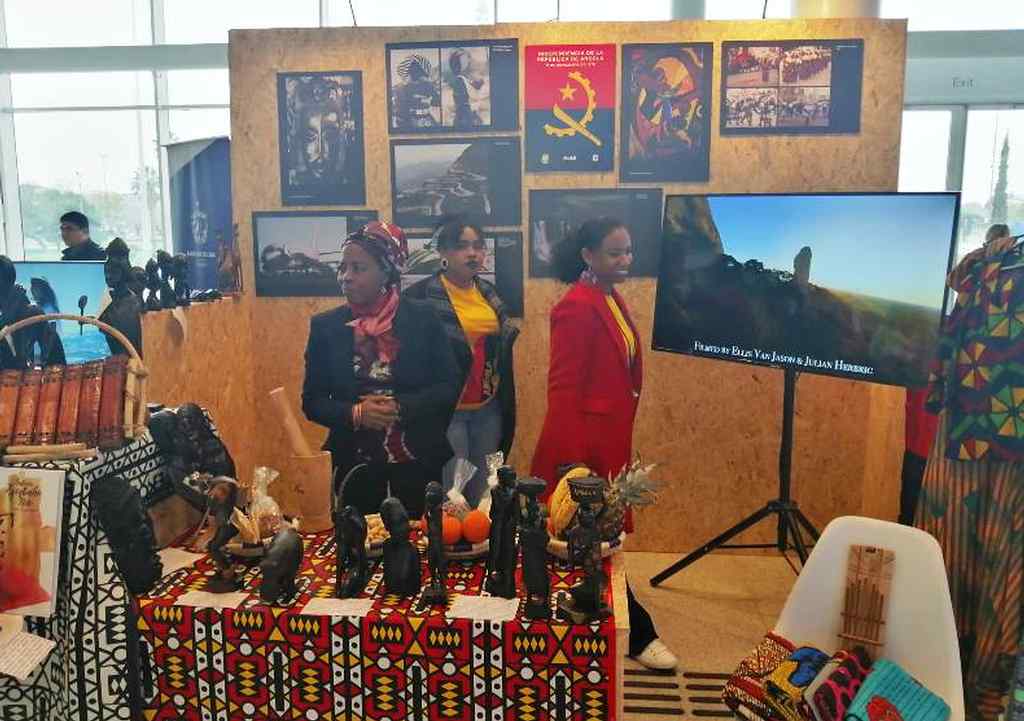 ambiente-cosmopolita-en-feria-de-turismo-en-montevideo