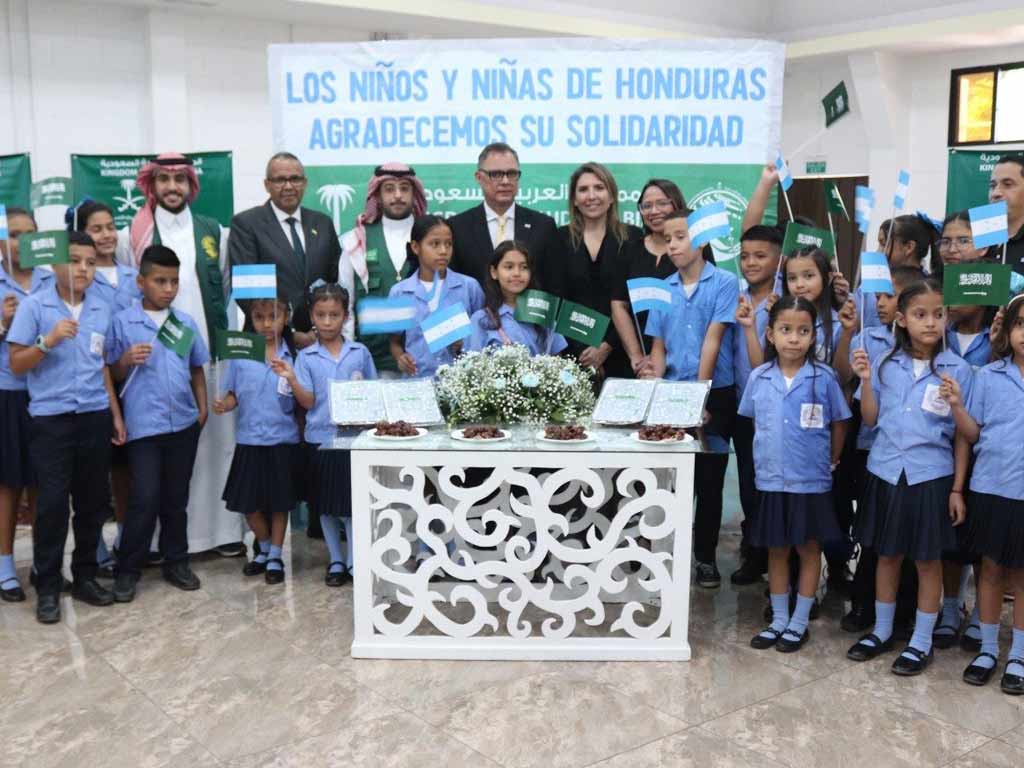 arabia-saudita-apoya-programa-de-alimentacion-escolar-en-honduras