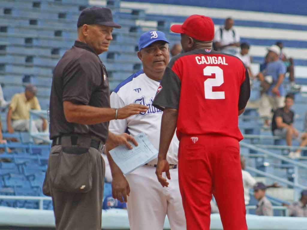 lluvia-evita-continuacion-del-clasico-del-beisbol-cubano