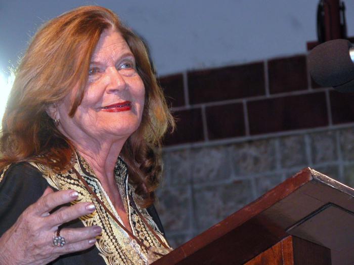 homenajeara-provincia-de-cuba-a-poetisa-carilda-oliver-labra