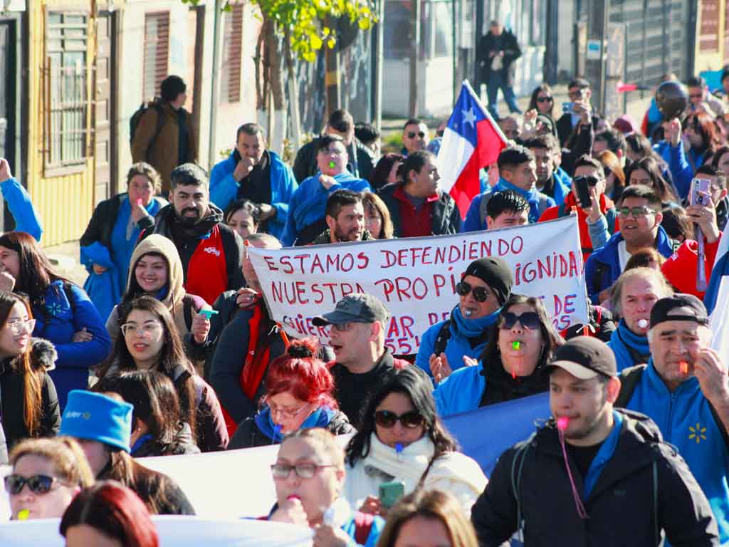 trabajadores-de-walmart-chile-continuan-huelga-por-mejoras-laborales
