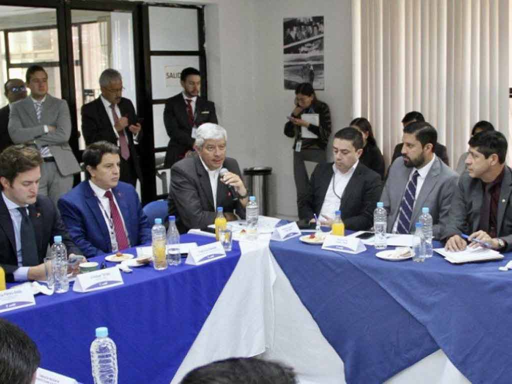 avanza-dialogo-entre-gobierno-y-transportistas-en-ecuador