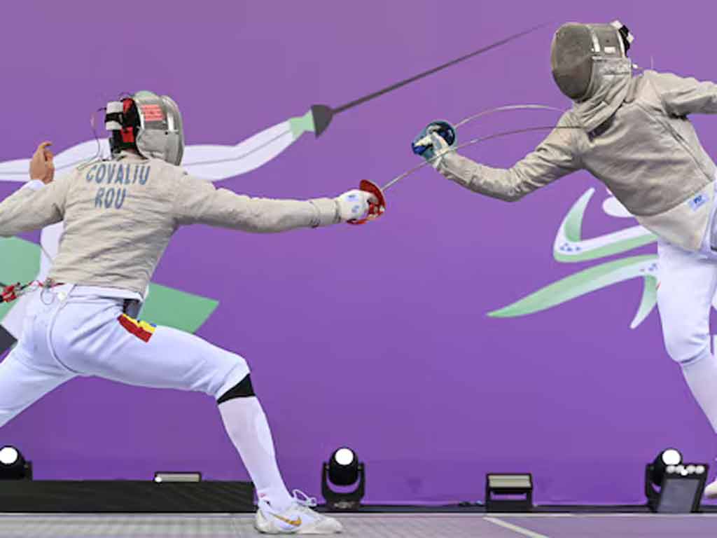 esgrimistas-a-la-pedana-olimpica-de-paris