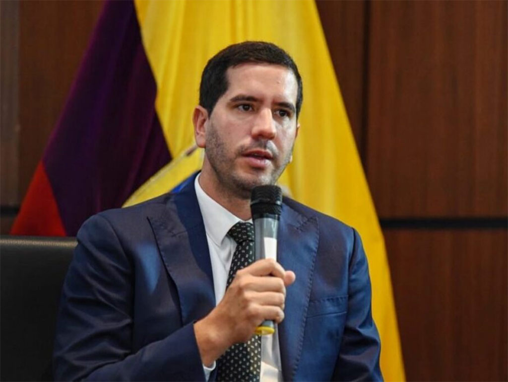 barco-generador-de-electricidad-camino-a-ecuador