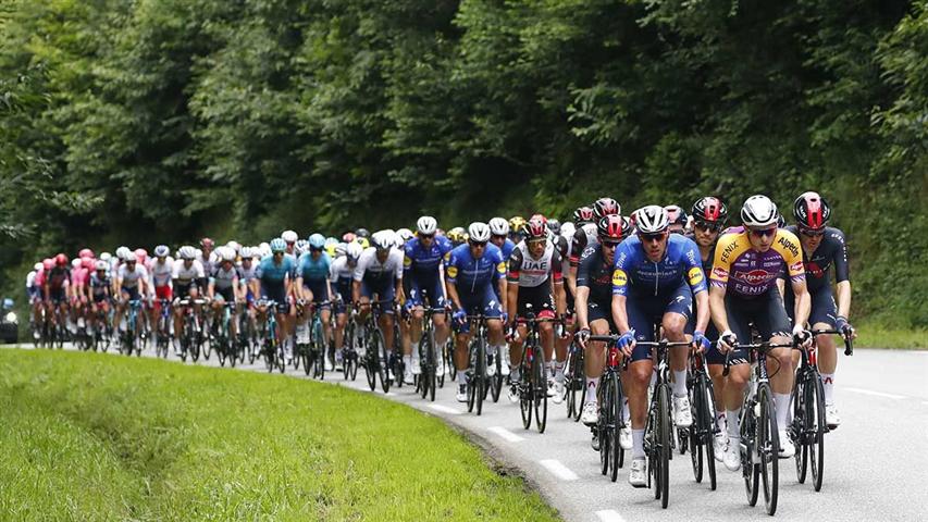 tour-de-francia-de-ciclismo-se-despide-de-italia-llegan-los-alpes