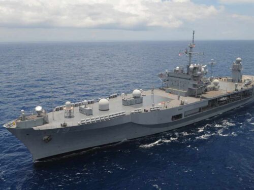 buque-insignia-de-septima-flota-eeuu-atracado-en-puerto-vietnamita