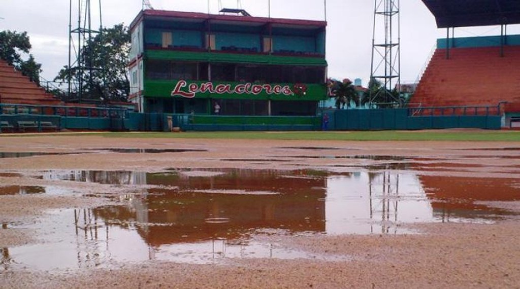 lluvia-impide-tercer-juego-de-semifinal-beisbolera-cubana