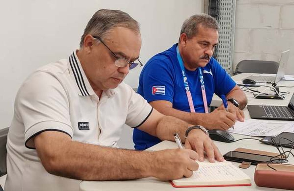 jefe-de-la-delegacion-deportiva-cubana-arriba-a-paris