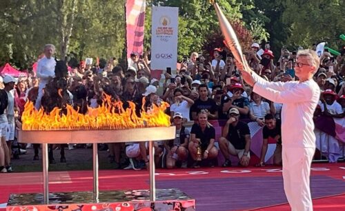 arde-en-beauvais-llama-olimpica-a-ocho-dias-de-los-juegos