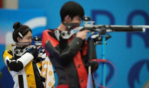 especialmente-feliz-con-su-oro-olimpico-el-tirador-chino-sheng-lihao