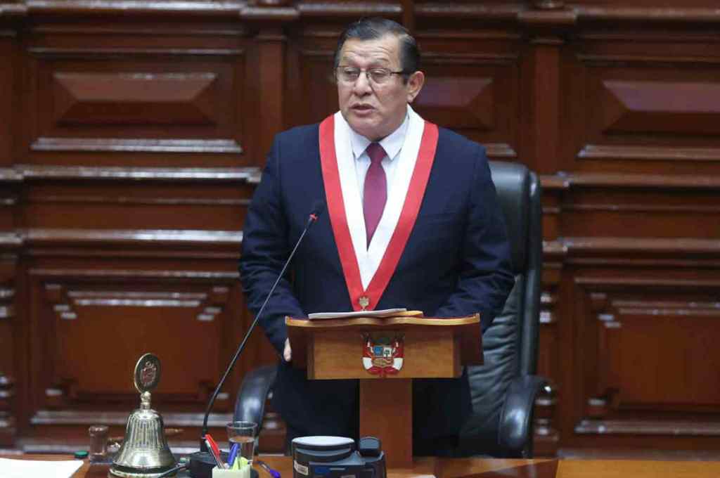 congreso-elige-nuevo-titular-en-medio-de-controversia-en-peru