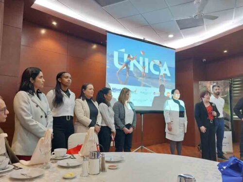 avizoran-nueva-etapa-en-turismo-de-bolivia-hacia-cuba