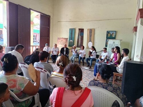 ministro-de-cultura-de-cuba-participa-como-poeta-en-funcion-artistica