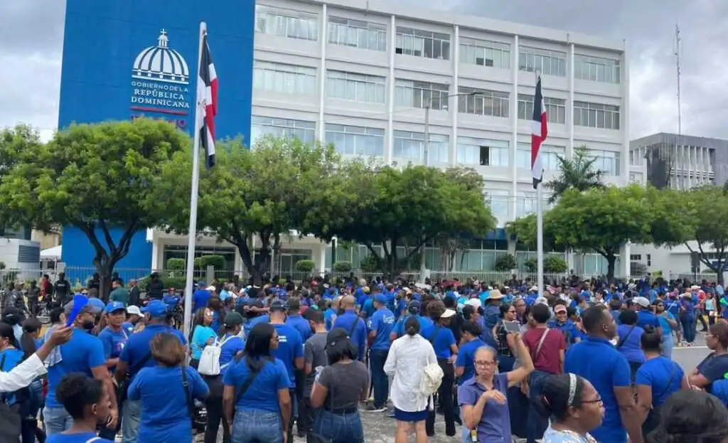 profesores-de-universidad-autonoma-de-santo-domingo-suspenden-paro