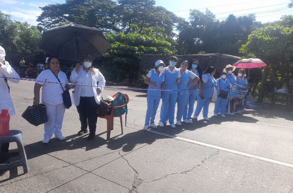 enfermeros-de-guatemala-bloquean-al-menos-tres-vias-por-mejoras