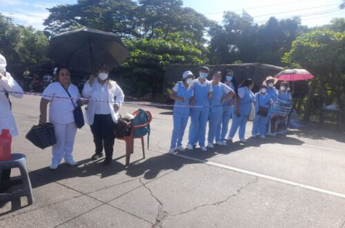 enfermeros-de-guatemala-bloquean-al-menos-tres-vias-por-mejoras